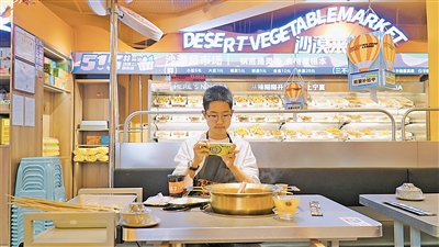     寧夏辣糊糊陪著一代又一代年輕人度過難忘的學(xué)生時代。