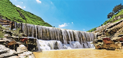<p>　　　　茹河瀑布。</p>