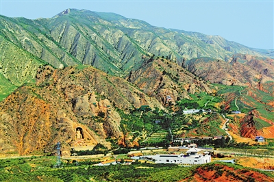 <p>　　　　須彌山石窟。</p>