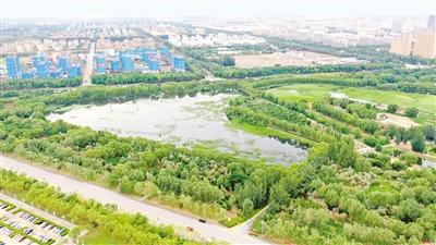 吳忠市聚焦綠色發(fā)展先行市建設(shè)目標(biāo)，深入推進(jìn)生態(tài)環(huán)境保護(hù)工作，生態(tài)環(huán)境質(zhì)量得到明顯改善。          本報實習(xí)生 彭斌 攝